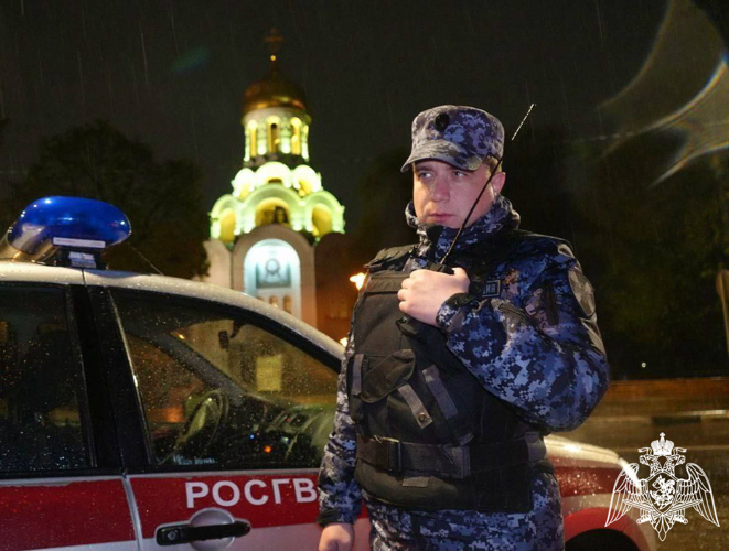 В Московской области сотрудники Росгвардии обеспечили безопасность граждан в период празднования Светлого Христова Воскресения (видео)