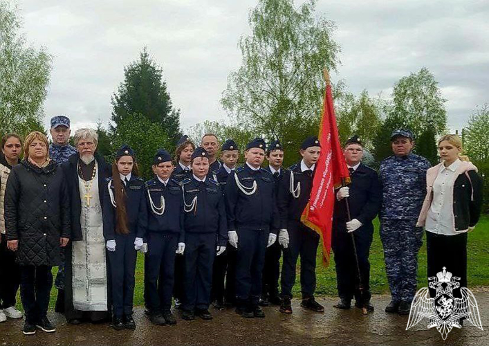 В Московской области росгвардейцы вместе с кадетами «Гвардейской смены» приняли участие в сборе гуманитарной помощи для участников СВО