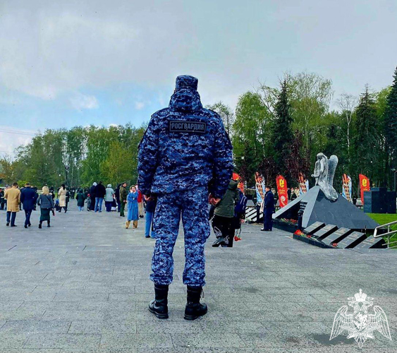 Росгвардейцы обеспечивают правопорядок в День Победы в Подмосковье
