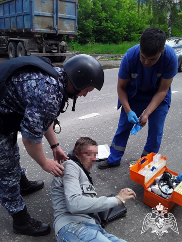 Сотрудники Росгвардии оказали доврачебную помощь мужчине, у которого случился приступ эпилепсии