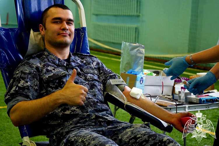 Около 100 сотрудников подмосковного главка Росгвардии приняли участие в донорской акции «От сердца к сердцу» (видео)
