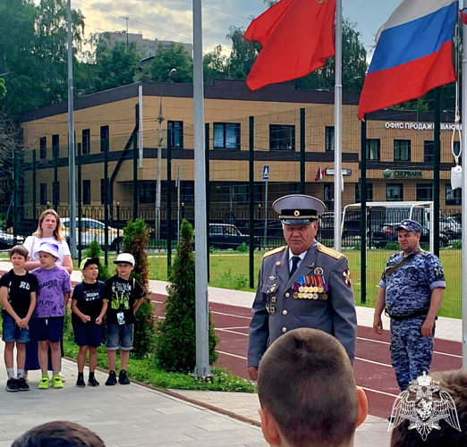 Ветеран войск правопорядка по Московкой области провел патриотическую встречу с учениками подшефной школы