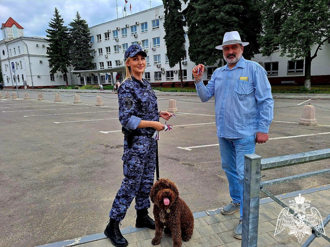 Подмосковные росгвардейцы присоединились ко Всероссийской акции «Российский триколор» посвященной Дню России