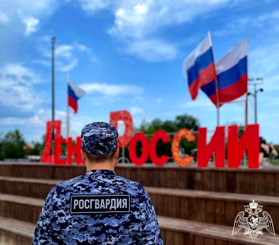В Подмосковье росгвардейцы обеспечивают охрану правопорядка во время празднования Дня России 