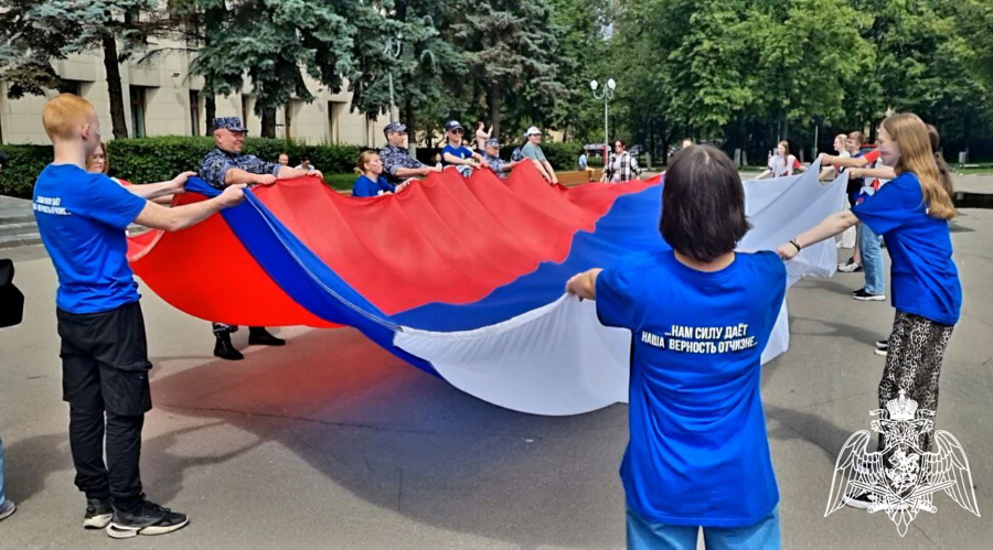 В Подмосковье росгвардейцы приняли участие в масштабном автопробеге, посвященном Дню России (видео)