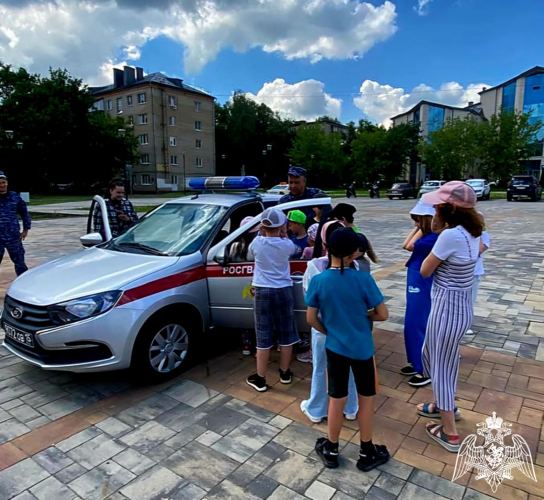 В Подмосковье росгвардейцы провели патриотические мероприятия со школьниками