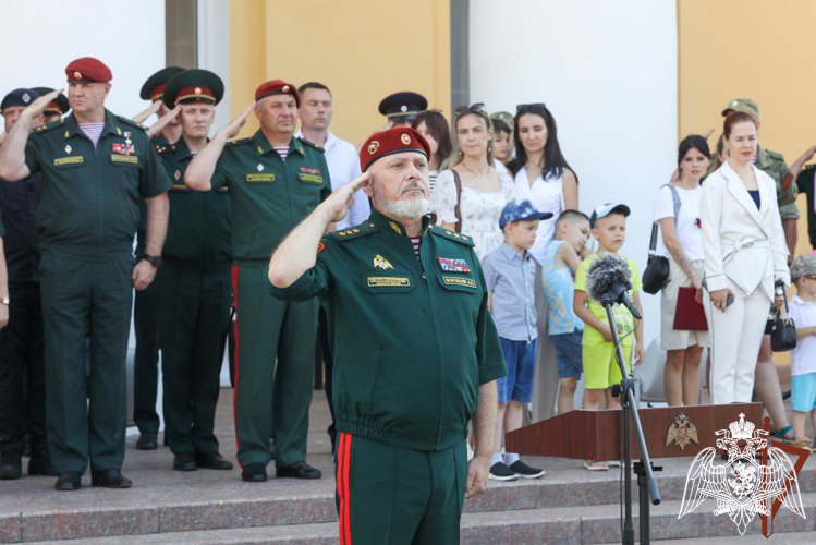 Кинологи подмосковного главка Росгвардии и их минно-розыскные собаки отмечены руководством ведомства за высокие показатели в службе (видео)