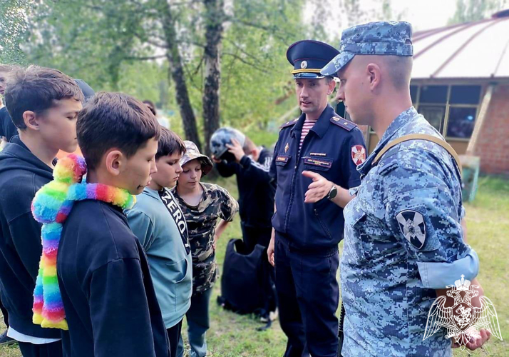 В Подмосковье росгвардейцы провели тематическую встречу с детьми (видео)