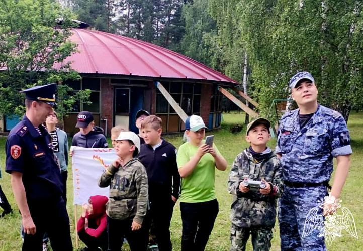 В Подмосковье росгвардейцы провели тематическую встречу с детьми (видео)