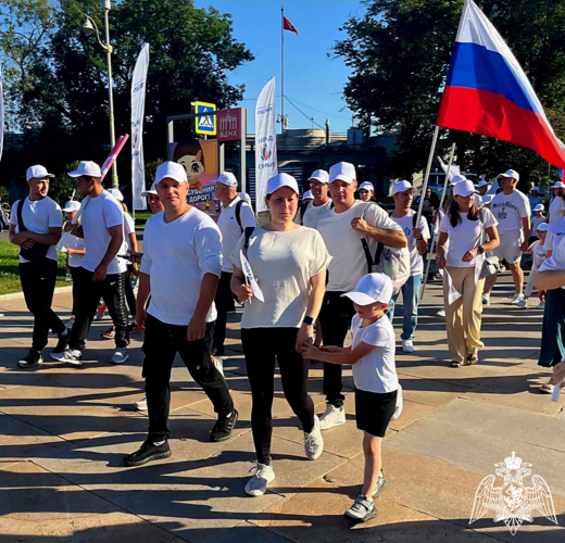 В День семьи, любви и верности семьи сотрудников вневедомственной охраны Росгвардии приняли участие во Всероссийском Параде Семьи