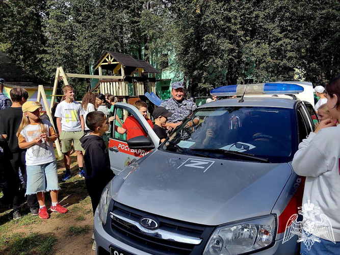 В Московской области сотрудники Росгвардии провели урок безопасности для юных жителей региона