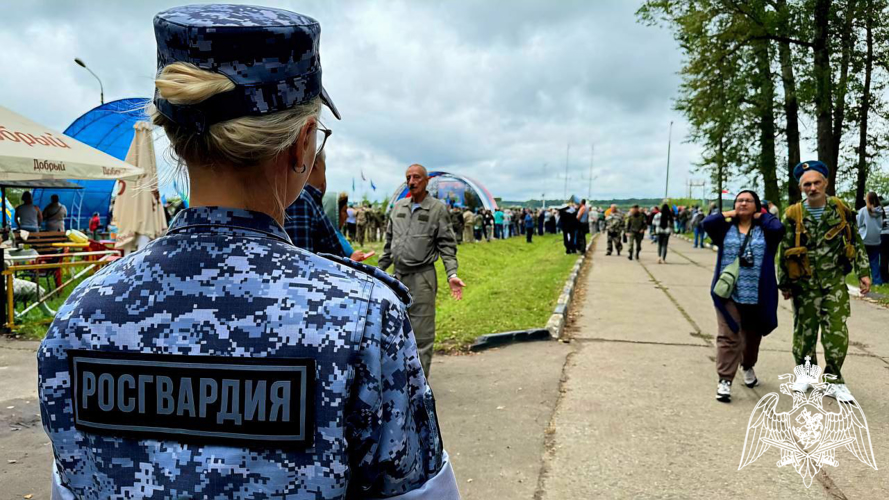 В Подмосковье сотрудники Росгвардии обеспечили правопорядок во время празднования Дня воздушно-десантных войск