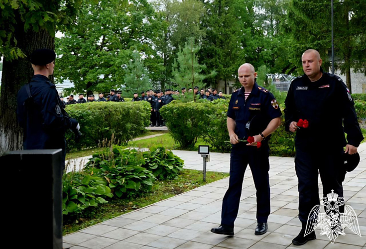 В ОМОН «Пересвет» Росгвардии прошла церемония возложения цветов в память о погибших сослуживцах