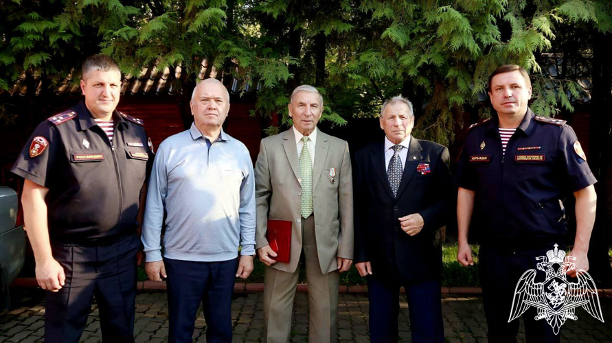 В Подмосковье росгвардейцы поздравили ветерана ведомства с 85-летним юбилеем  