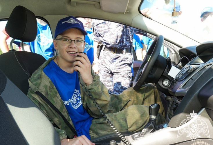 В Подмосковье росгвардейцы провели акцию «Каникулы с Росгвардией» в детском «Лагере настоящих героев»