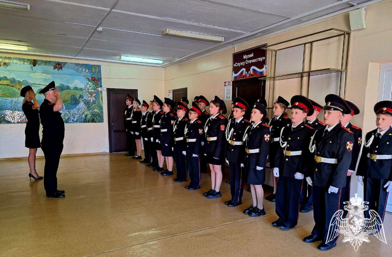 Сотрудники Росгвардии поздравили подмосковных кадет гвардейских классов с Днем знаний