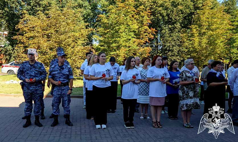 В День солидарности в борьбе с терроризмом подмосковные росгвардейцы приняли участие в памятной акции «Вместе против террора»