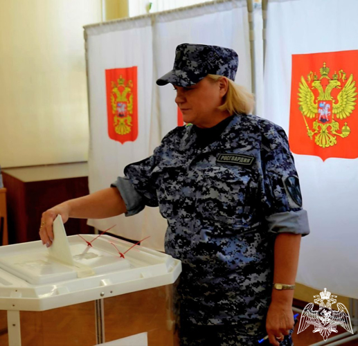 Подмосковные росгвардейцы участвуют в Едином дне голосования