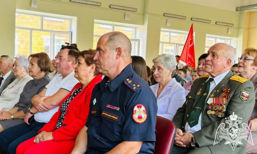 Сотрудники Росгвардии организовали встречу родственницы красноармейца 249-й дивизии НКВД с участниками поисковой экспедиции