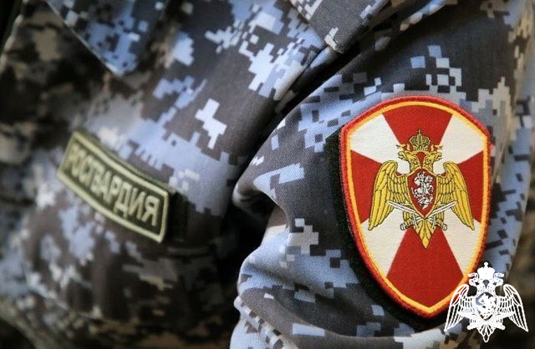 В Подмосковье сотрудники Росгвардии спасли магазин от крупного пожара 