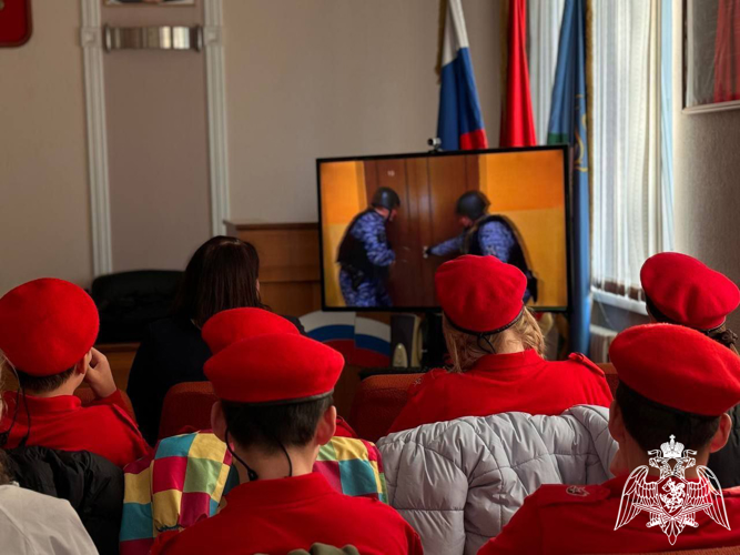 В честь Дня образования вневедомственной охраны подмосковные росгвардейцы провели тематические мероприятия