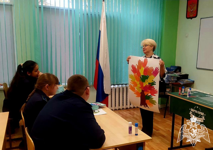 Подмосковные росгвардейцы провели патриотический урок с учениками подольского «Гвардейского класса»