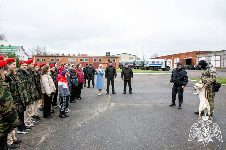 В Московской области сотрудники спецподразделения Росгвардии познакомили школьников со своей профессией