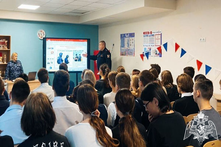 В Подмосковье росгвардейцы провели профориентационные  мероприятия для школьников