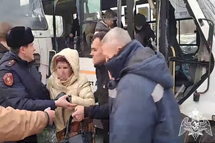 Офицер Росгвардии в Подмосковье пришел на помощь пострадавшим в результате ДТП (видео)