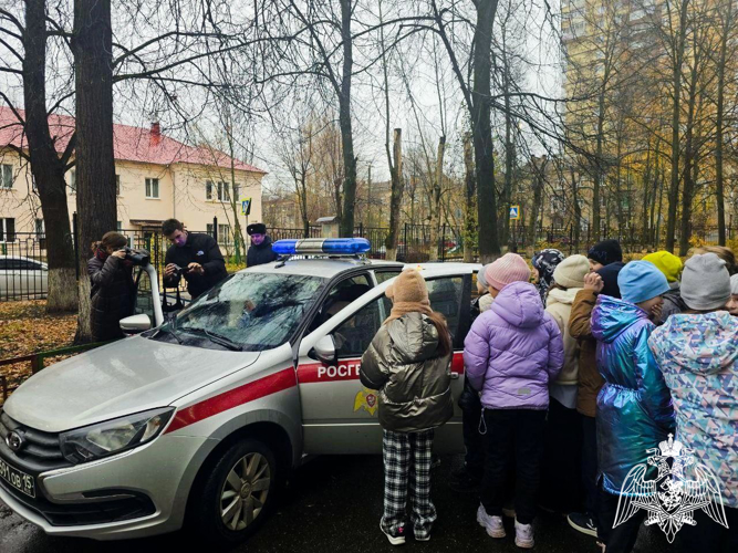 В Московской области сотрудники Росгвардии провели урок безопасности для школьников