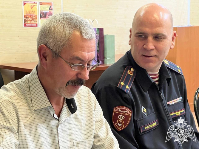 Подмосковные росгвардейцы поздравили ветеранов войск правопорядка 
