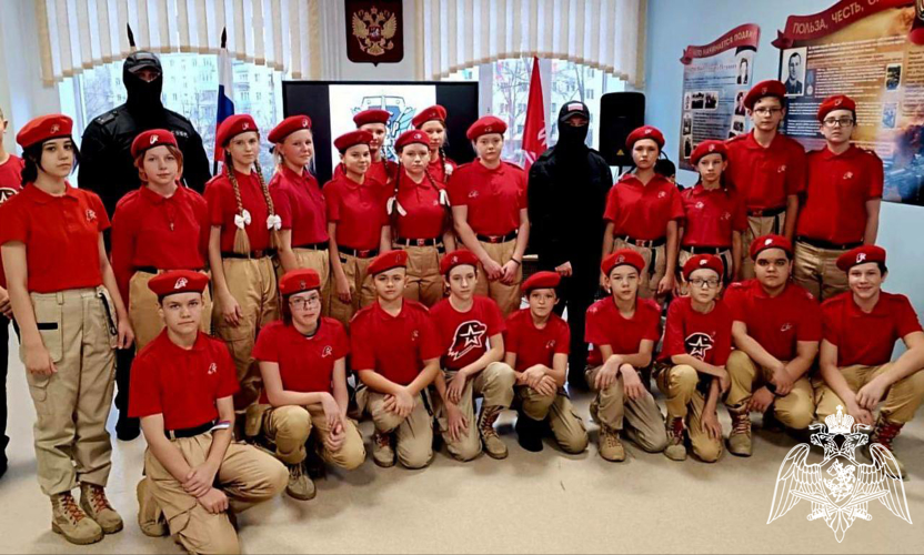 Сотрудники спецподразделений СОБР подмосковного главка Росгвардии провели патриотические мероприятия для детей