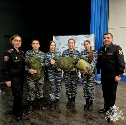 В Подмосковье в День Конституции РФ офицеры Росгвардии провели патриотическое занятие для курсантов «Гвардейской смены»