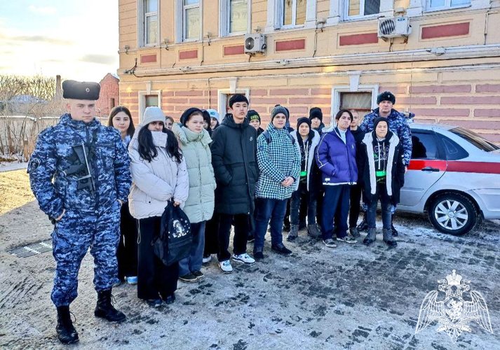 Подмосковные росгвардейцы провели акцию «Дед Мороз специального назначения» и поздравили юных жителей региона с наступающим Новым годом