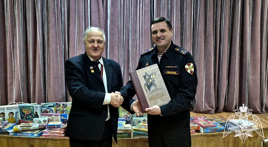 Подмосковные росгвардейцы провели для ребят, эвакуированных из приграничных районов Курской области, увлекательное мероприятие (видео)