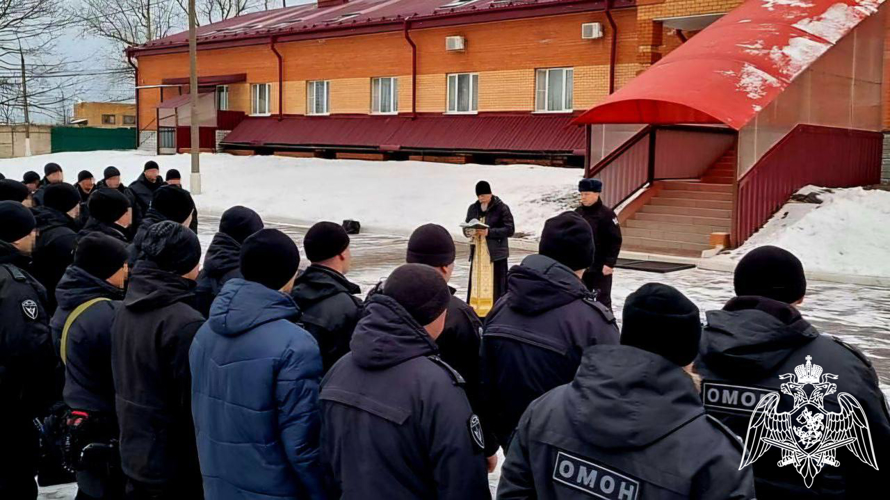 Сотрудники ОМОН «Русич» подмосковного главка Росгвардии приняли участие в новогодней литургии