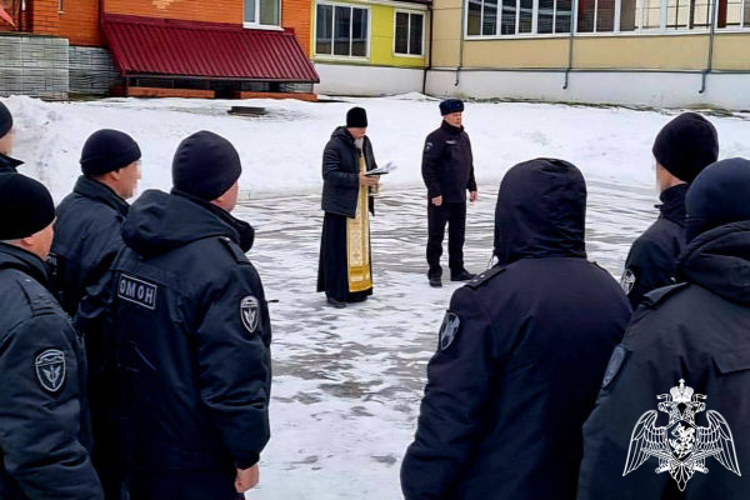 Сотрудники ОМОН «Русич» подмосковного главка Росгвардии приняли участие в новогодней литургии 