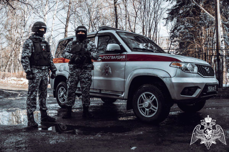 В Дмитрове сотрудники Росгвардии задержали подозреваемого в незаконном проникновении за территорию охраняемого магазина