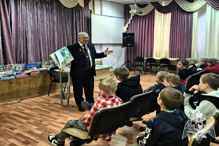Подмосковные росгвардейцы провели для ребят, эвакуированных из приграничных районов Курской области, увлекательное мероприятие (видео)