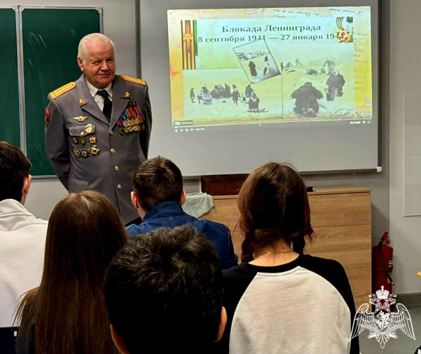 В День полного снятия блокады Ленинграда ветеран войск правопорядка провел «Урок памяти» со школьниками
