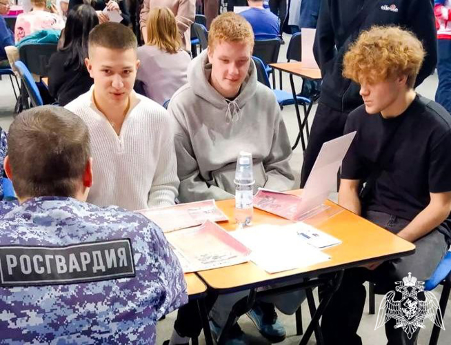 В Люберцах сотрудники Росгвардии присоединились к региональной ярмарке образовательных учреждений