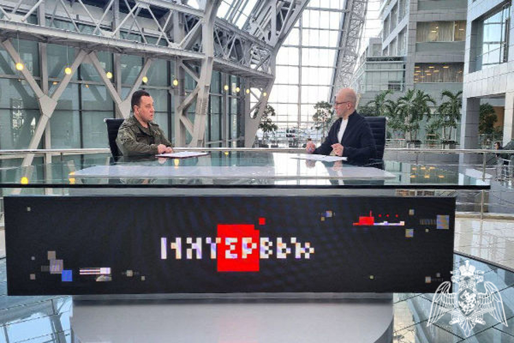 Врио командира СОБР Главного управления Росгвардии по Московской области полковник полиции Денис Дудников стал гостем программы «Интервью» на телеканале "360" (видео)