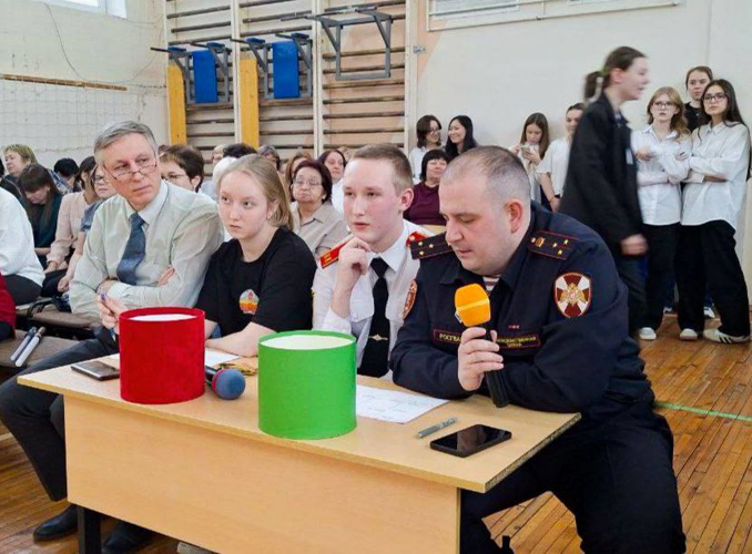 Подмосковные росгвардейцы совместно с кадетами раменского «Гвардейского класса» вошли в состав жюри школьной спортивной эстафеты, приуроченной ко Дню Защитника Отечества