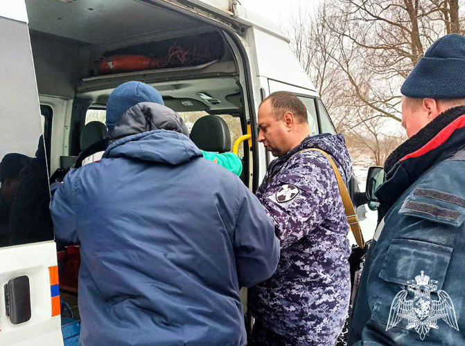 Провалившемуся под лёд в Подмосковье рыбаку на помощь пришли сотрудники Росгвардии