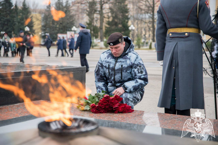 В Подмосковье состоялась церемония возложения цветов к памятнику воинам правопорядка, погибшим при исполнении воинского и служебного долга (видео)
