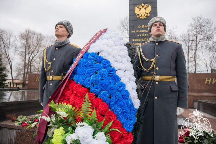 В Подмосковье состоялась церемония возложения цветов к памятнику воинам правопорядка, погибшим при исполнении воинского и служебного долга (видео)