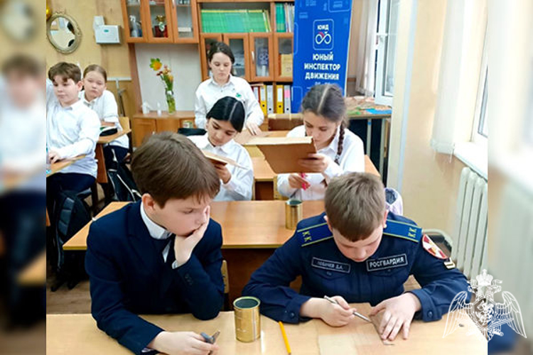 Подольские кадеты «Гвардейского класса» провели для школьников мастер-класс по изготовлению окопных свечей