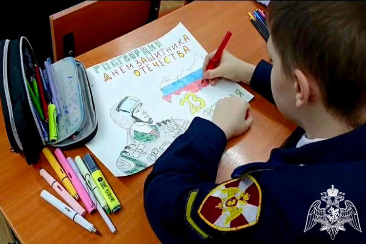 Накануне Дня защитника Отечества кадеты подольского «Гвардейского класса» подготовили поздравительные рисунки для участников СВО
