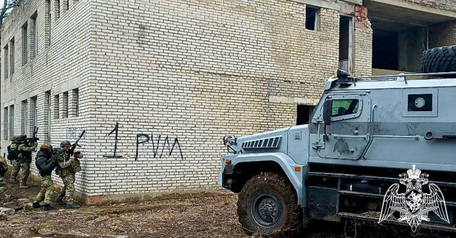 отрудники СОБР «Булат» подмосковного главка Росгвардии провели комплексную тактико-специальную тренировку