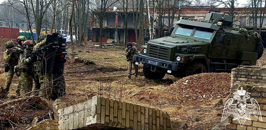 отрудники СОБР «Булат» подмосковного главка Росгвардии провели комплексную тактико-специальную тренировку
